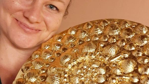 Load video: ✨ A Golden Blessing ✨ handmade by Mili Mandala #art #mandala #gold #blessings - YouTube